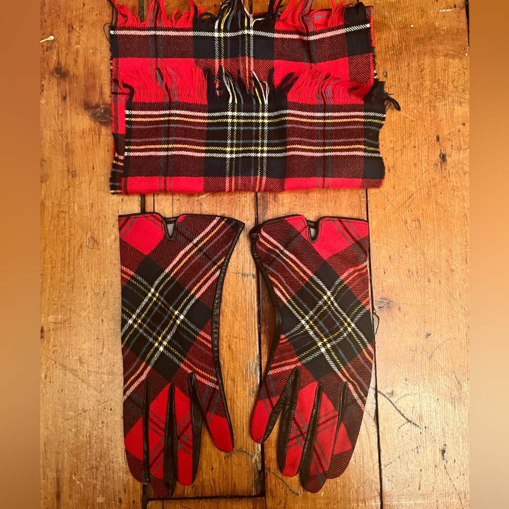 VTG Scarf & Gloves
